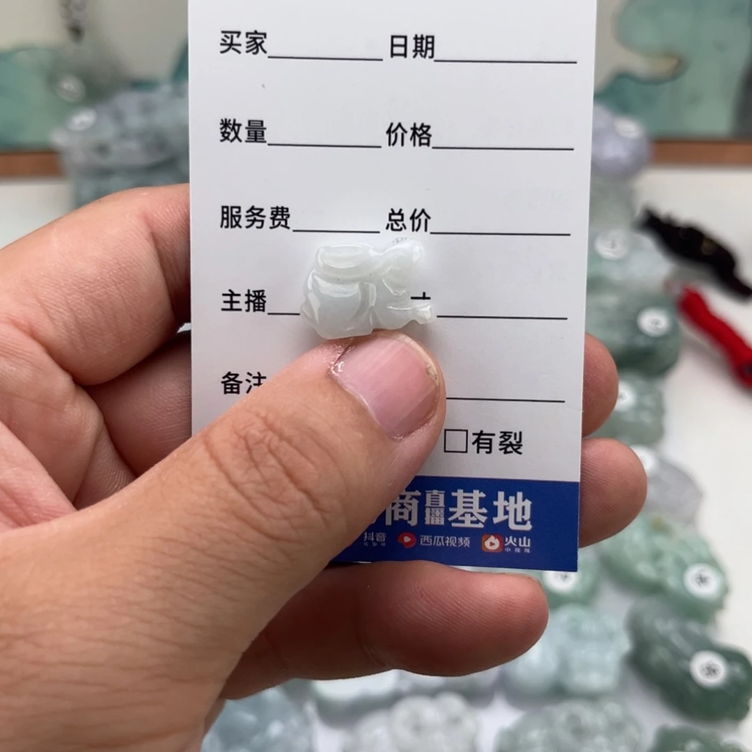 翡翠未镶嵌颈饰小玉兔吊坠