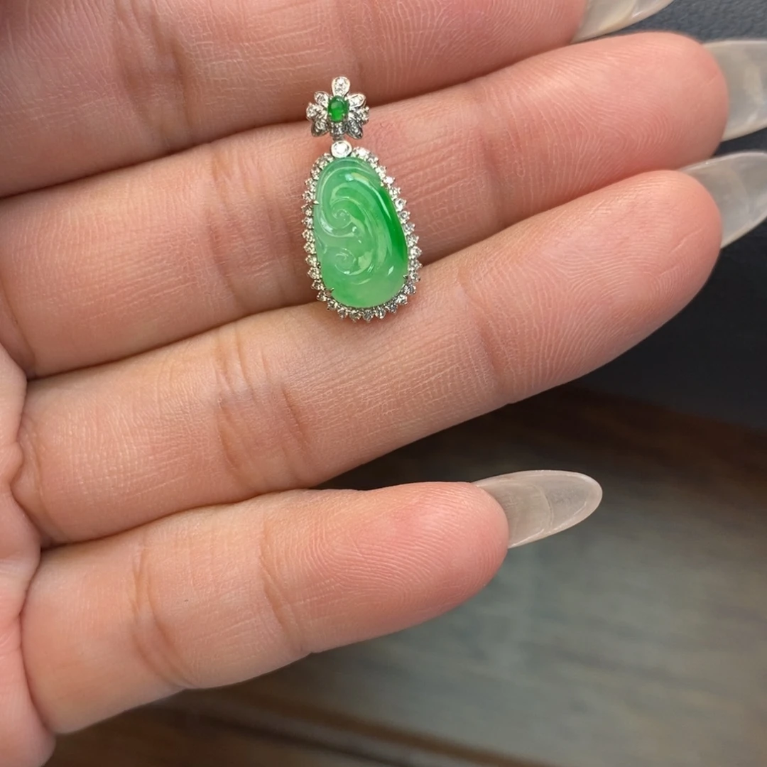 C***啊翡翠18K金镶嵌颈饰翡翠