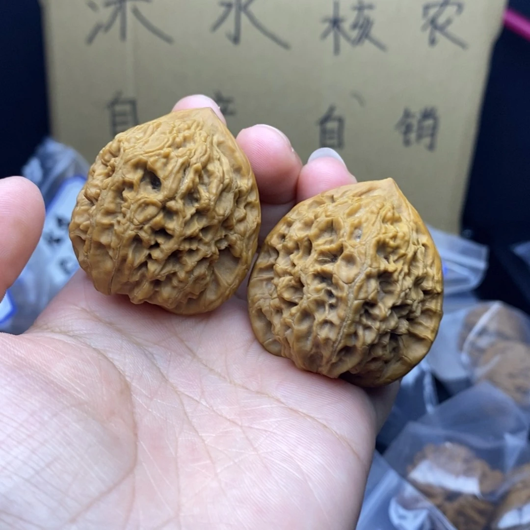 文玩核桃吊坠水龙纹