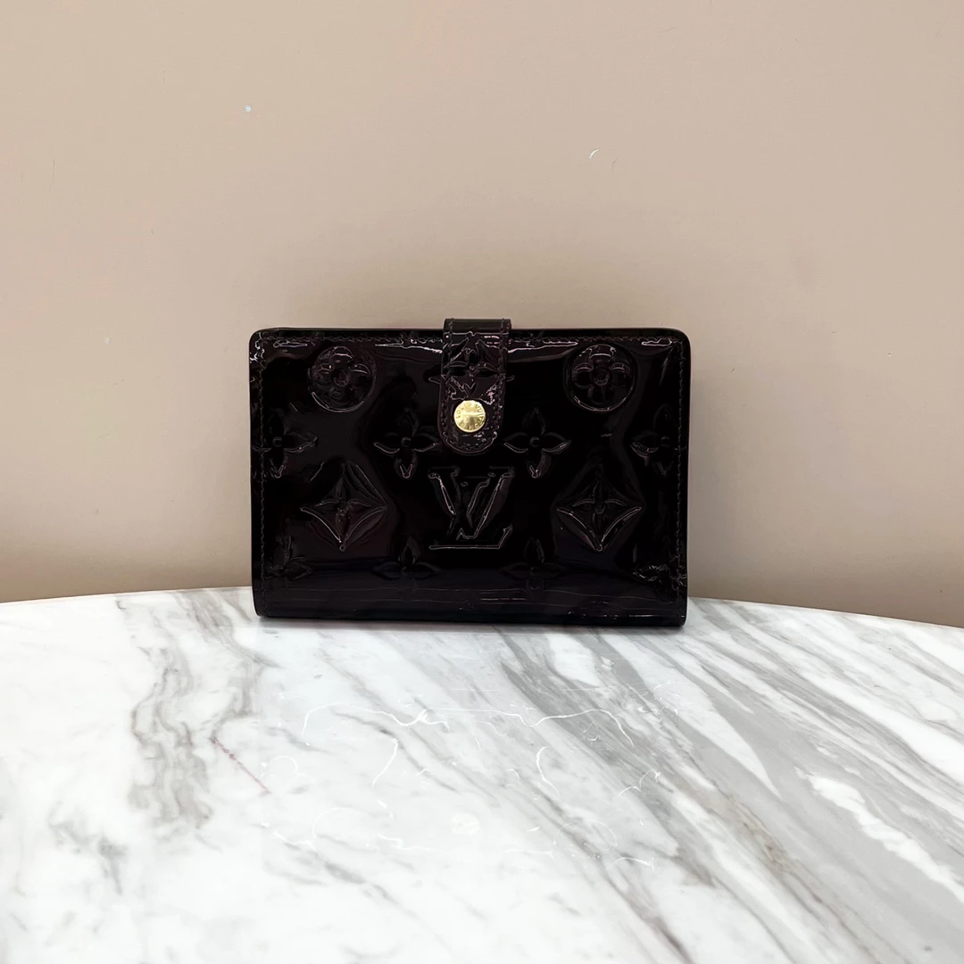 99新 LouisVuitton/路易威登 LV车厘子色漆皮折叠钱包，约13.5*9
