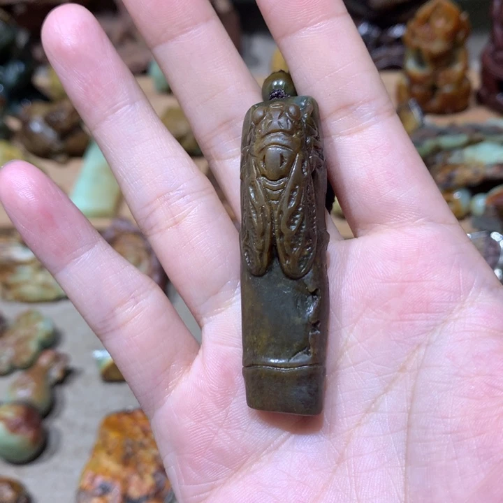 未镶嵌岫岩河磨玉（透闪石质玉）挂件