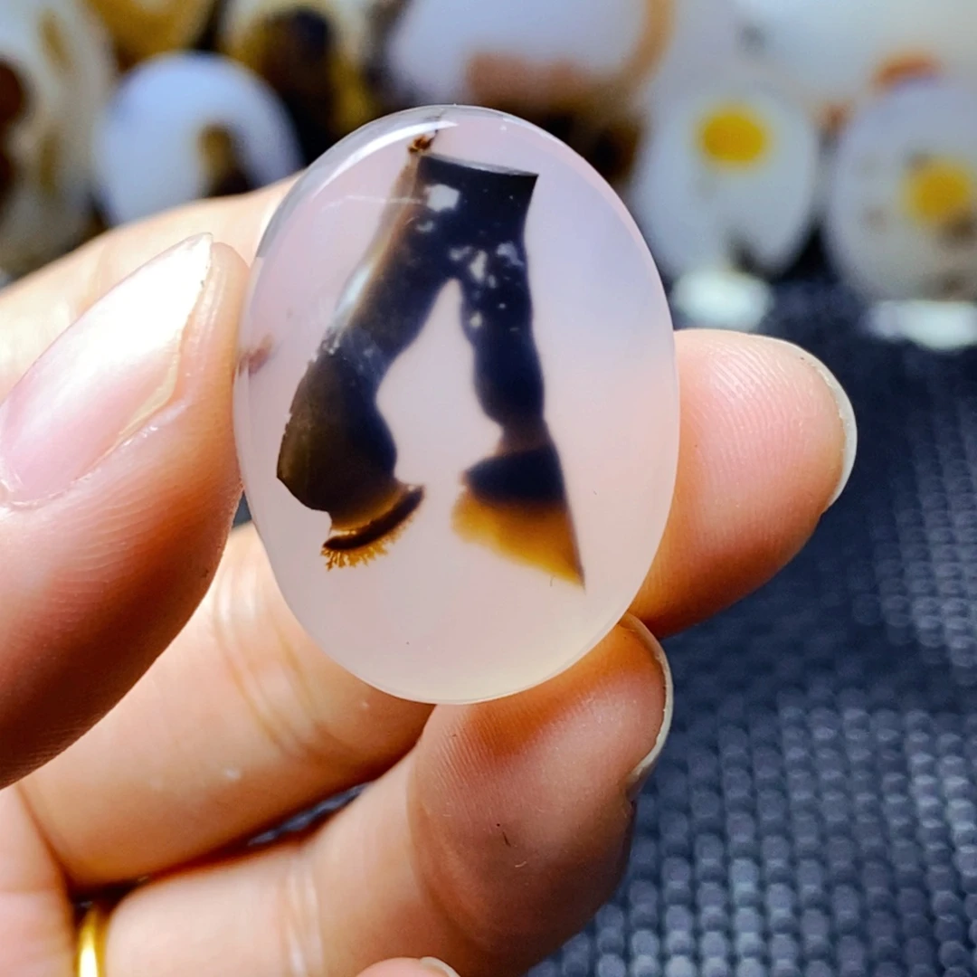 亿***田玛瑙/玉髓未镶嵌珠宝半成品