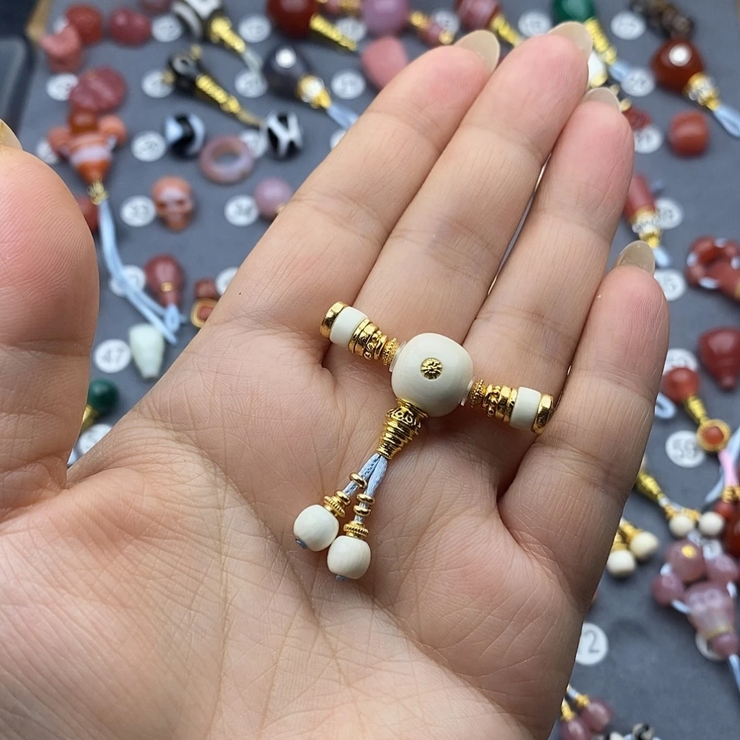 H***N玛瑙/玉髓未镶嵌饰品