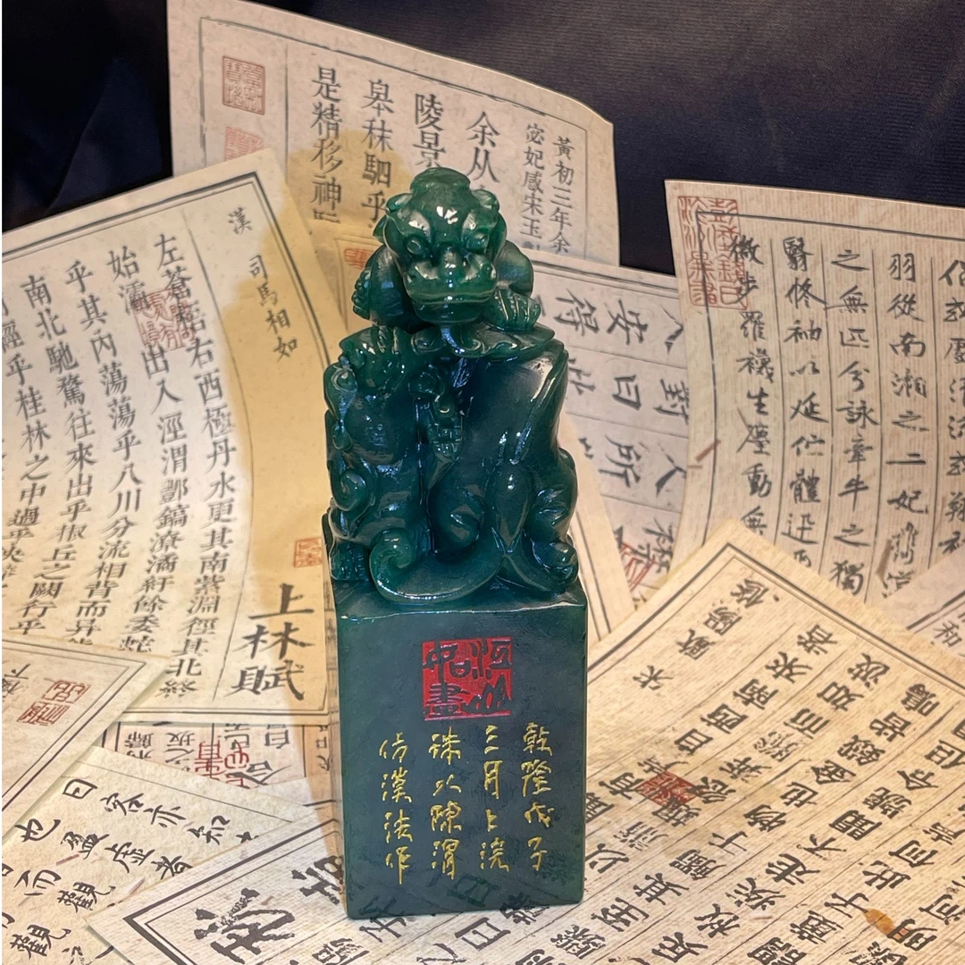 寿山石  墨绿东兽纽摆件