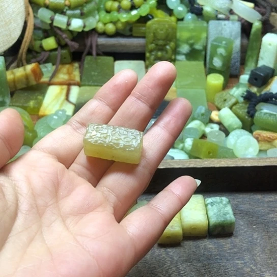 未镶嵌岫玉吊坠赵*火