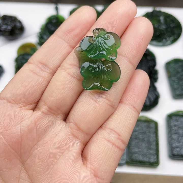蛇纹石玉未镶嵌挂件泰山玉如意