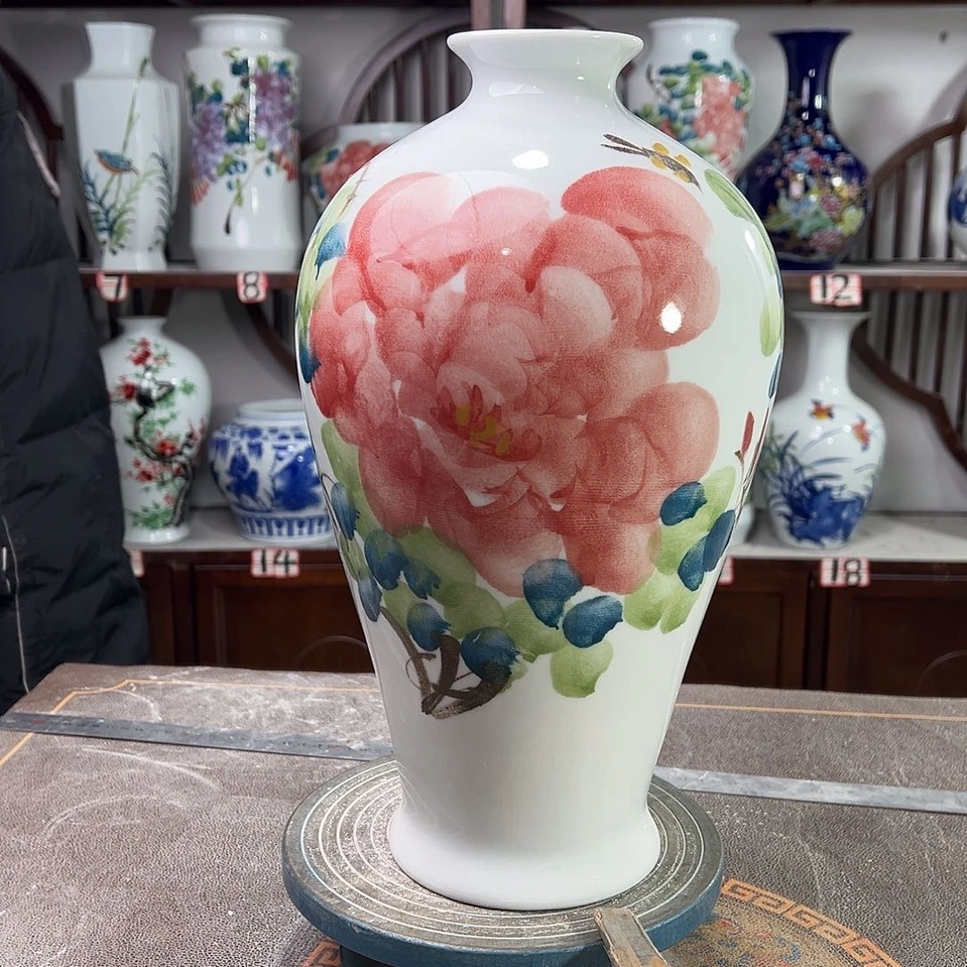 陶摆件景德镇陶瓷梅红牡花