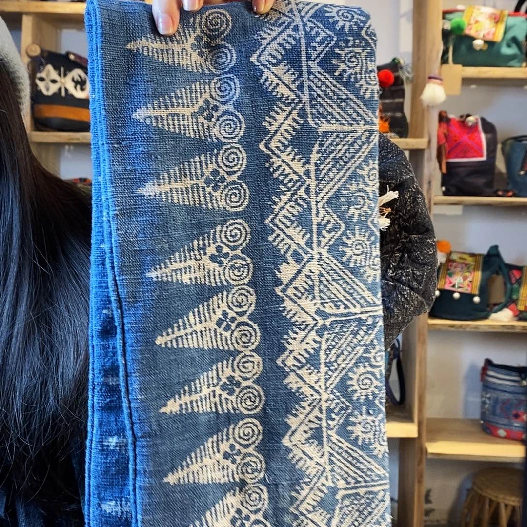 织绣蜡染麻棉的围巾