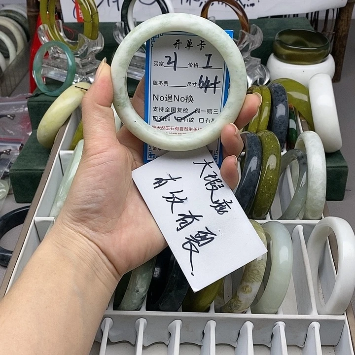 蛇纹石玉未镶嵌手镯