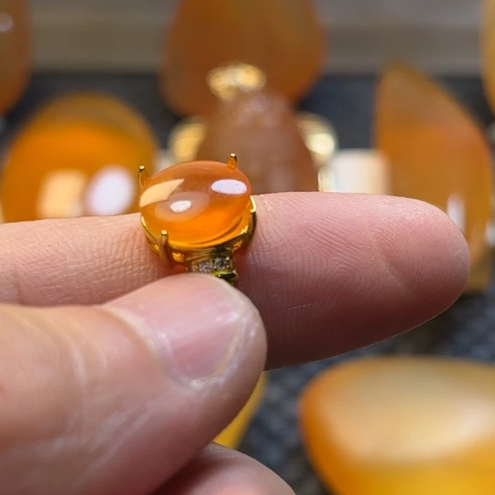 余***石英质玉未镶嵌旦面