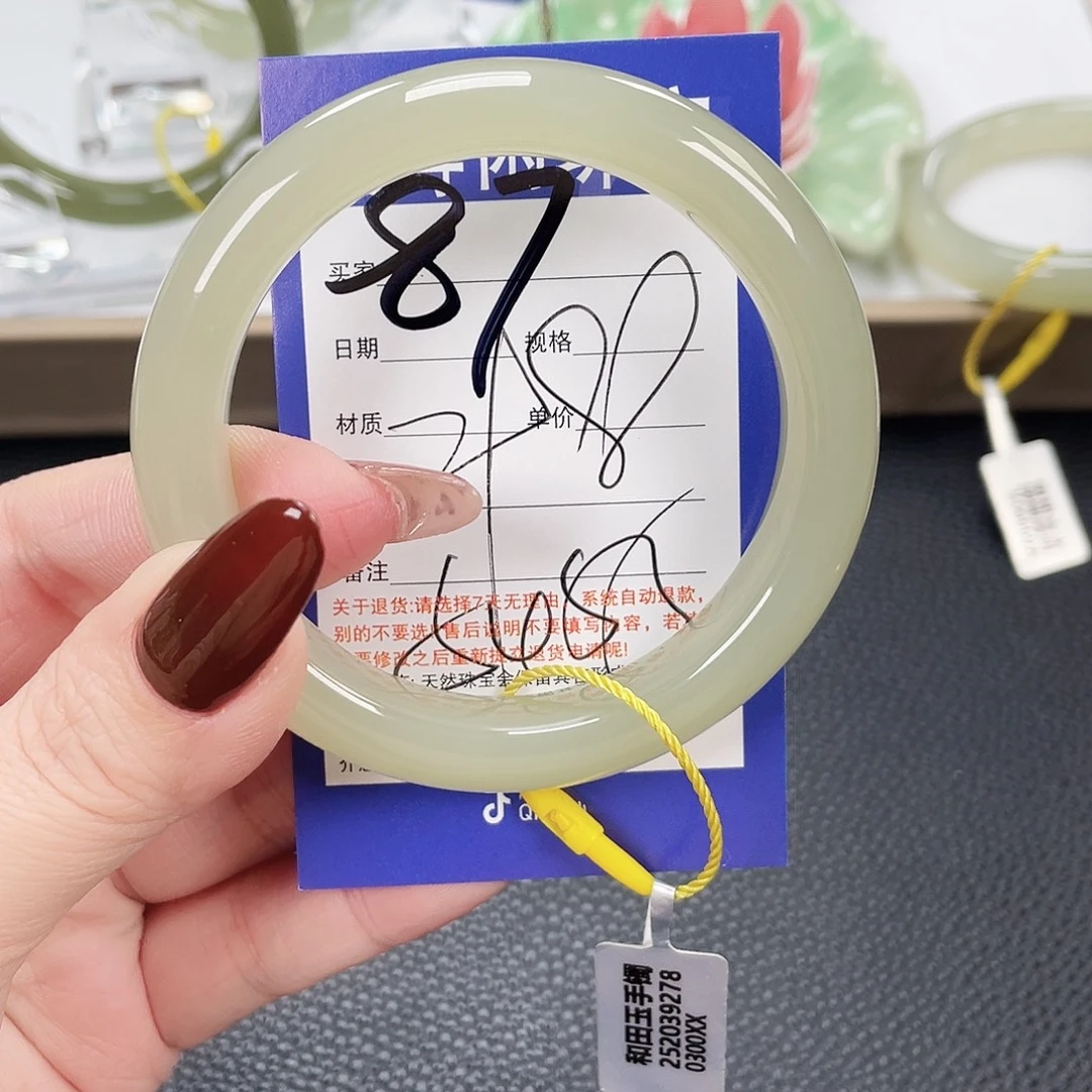 和田玉未镶嵌手镯