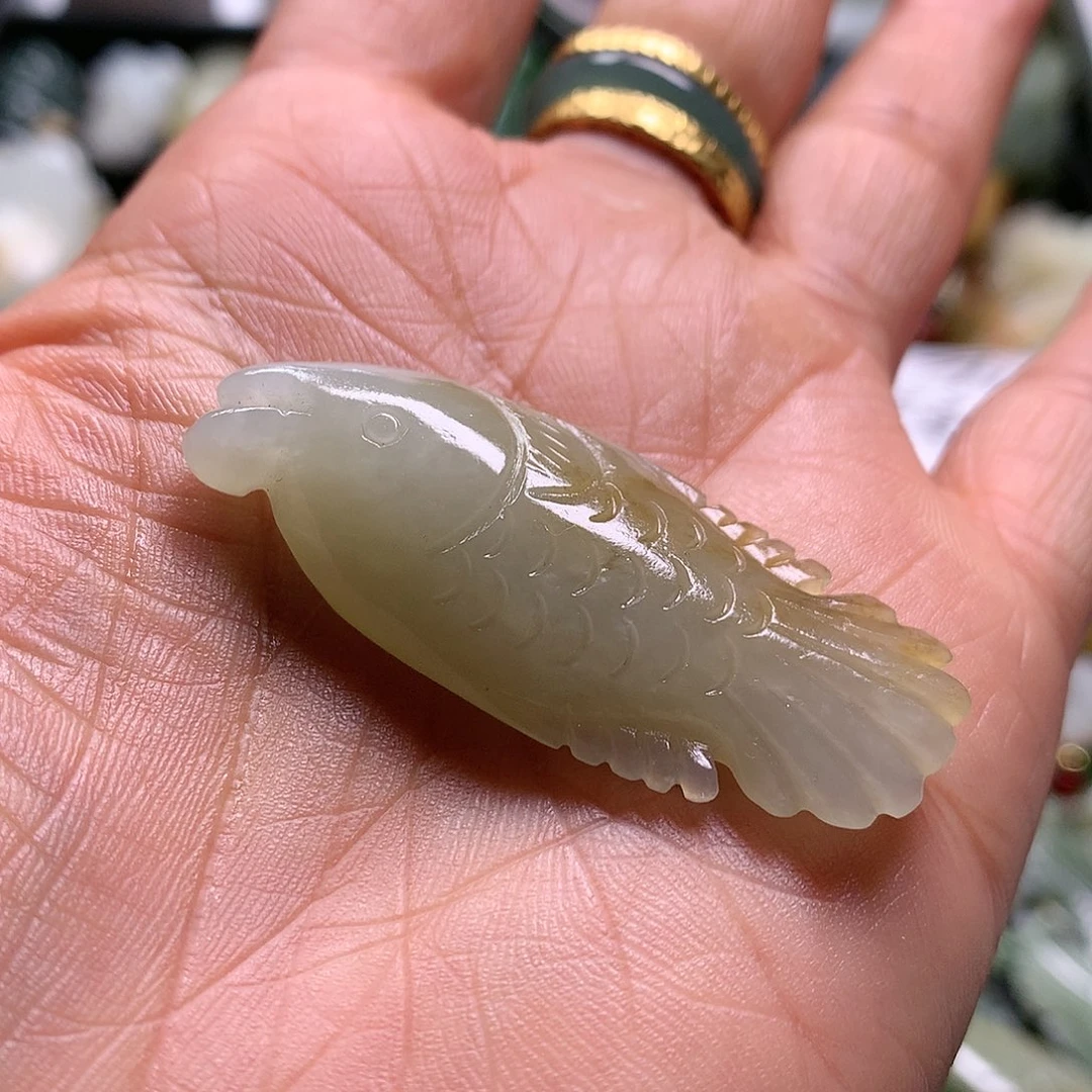 和田玉吊坠未镶嵌末***?