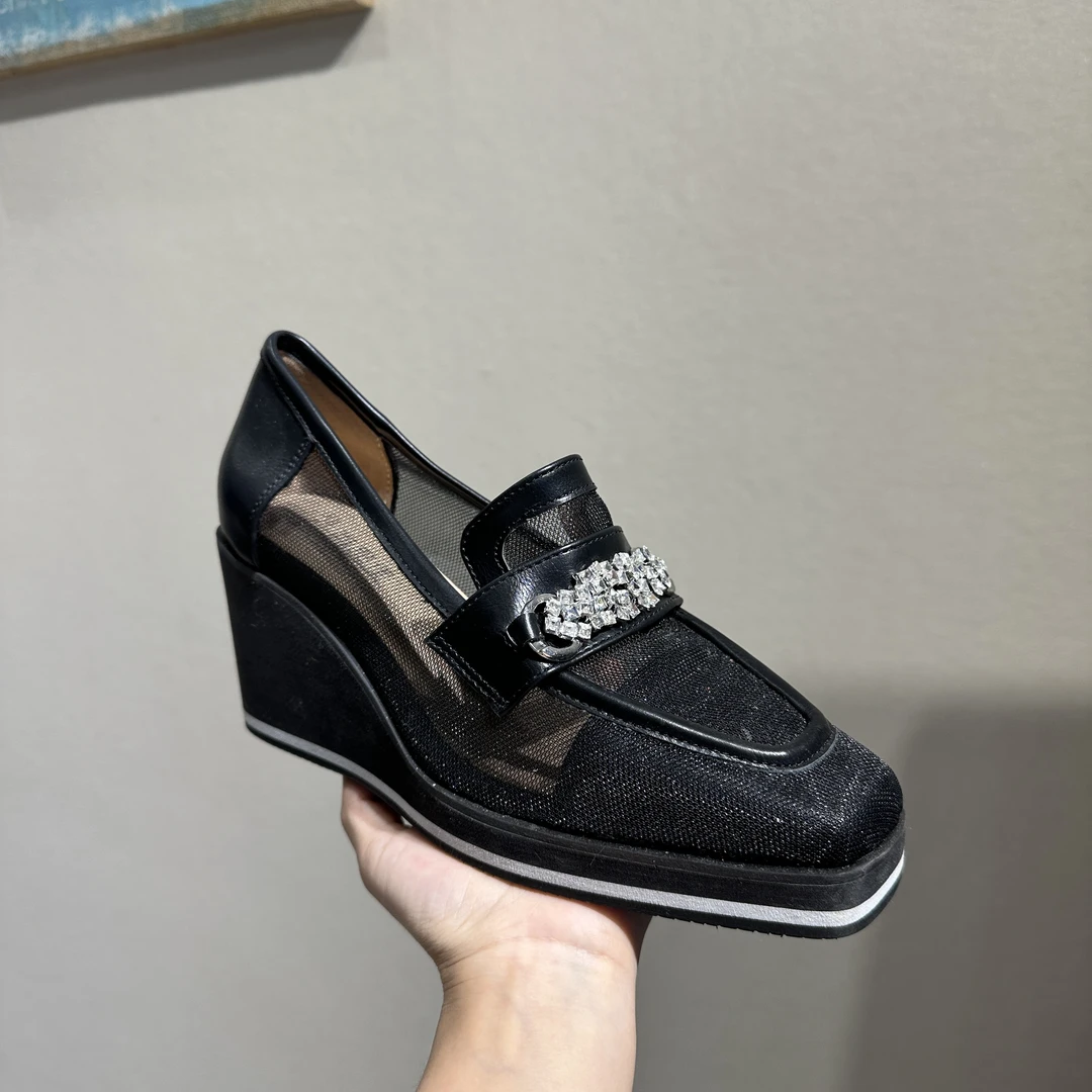 190-8新款漆皮圆头扣带粗跟厚底黑色乐福女鞋印花百搭