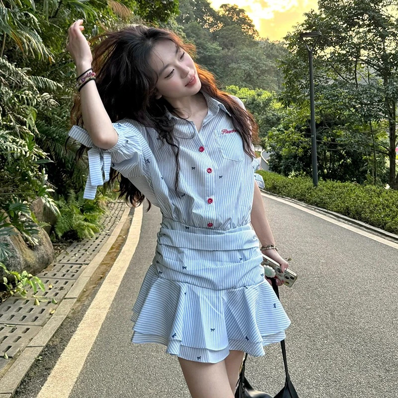 韩系翻领中袖收腰衬衫裙蓝白条纹连衣裙女春夏季新款荷叶边百褶裙