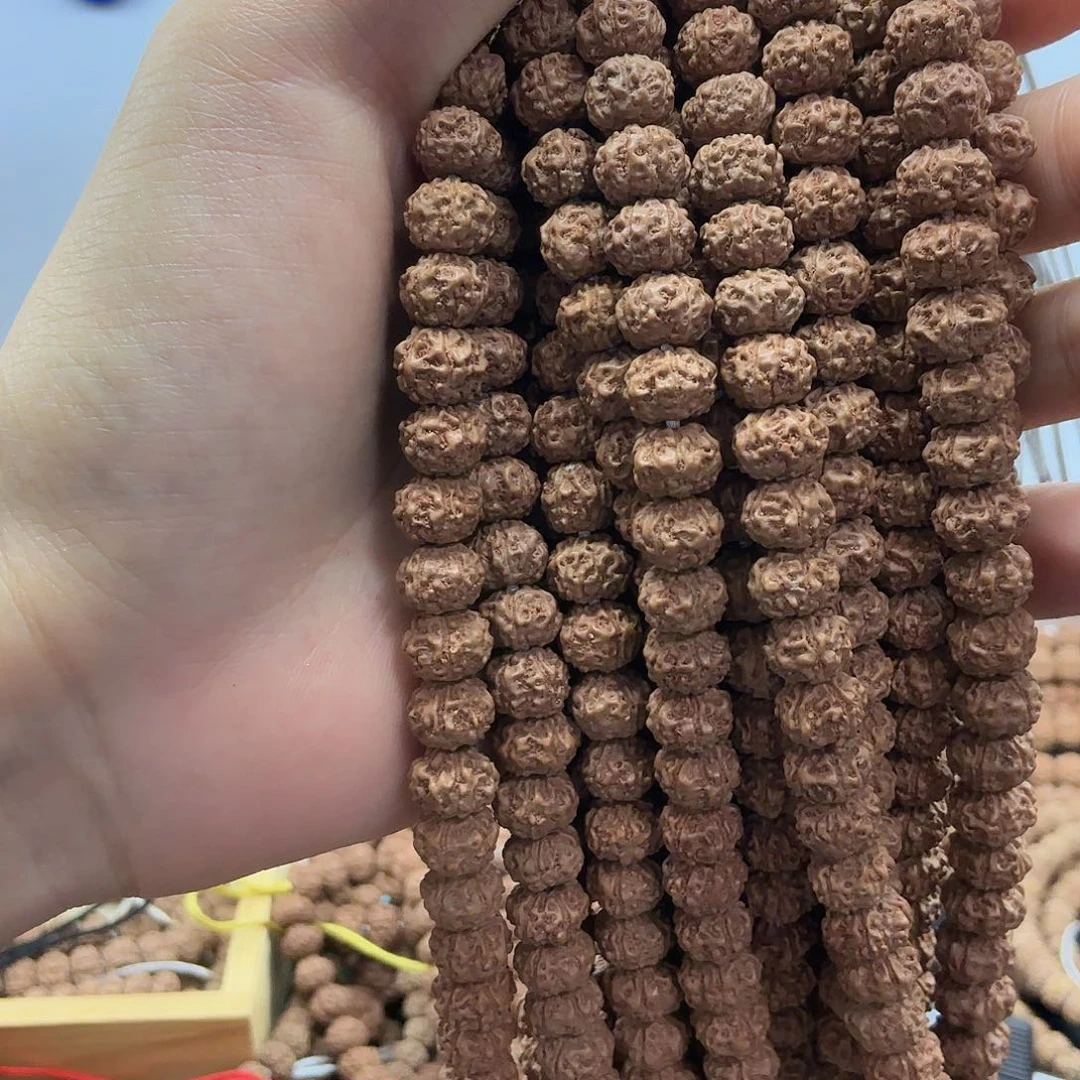 吊坠金刚菩提野玫瑰，一条保手持