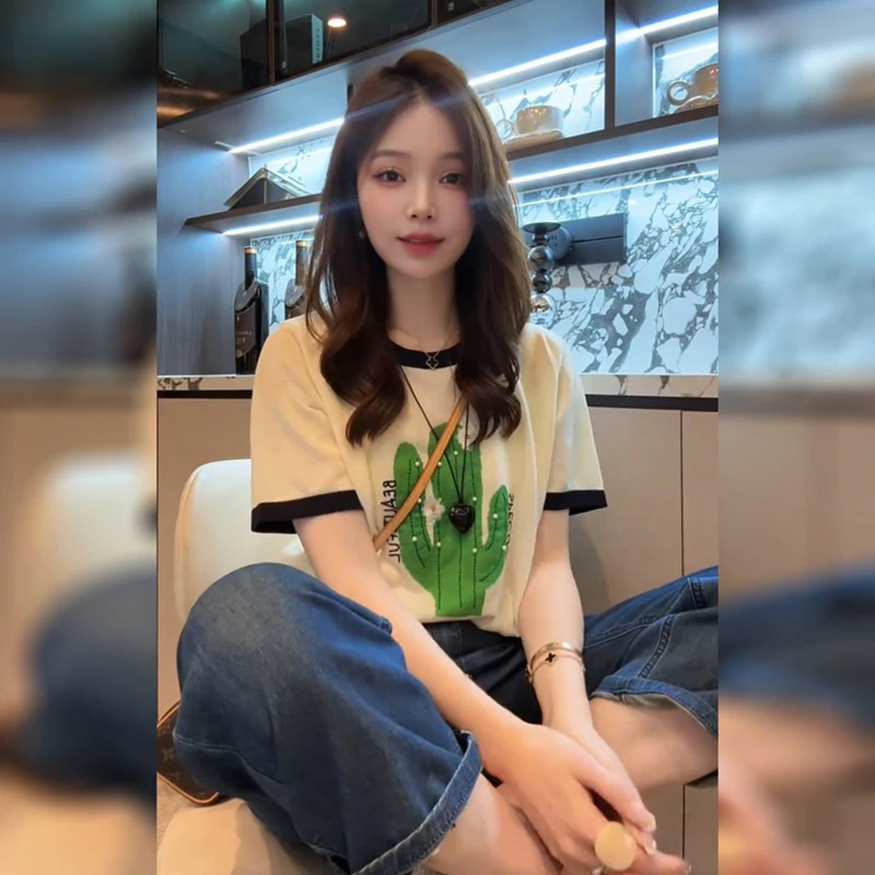 宽松显瘦T恤莱赛尔天丝夏季时尚圆领短袖仙人掌刺绣女洋气减龄