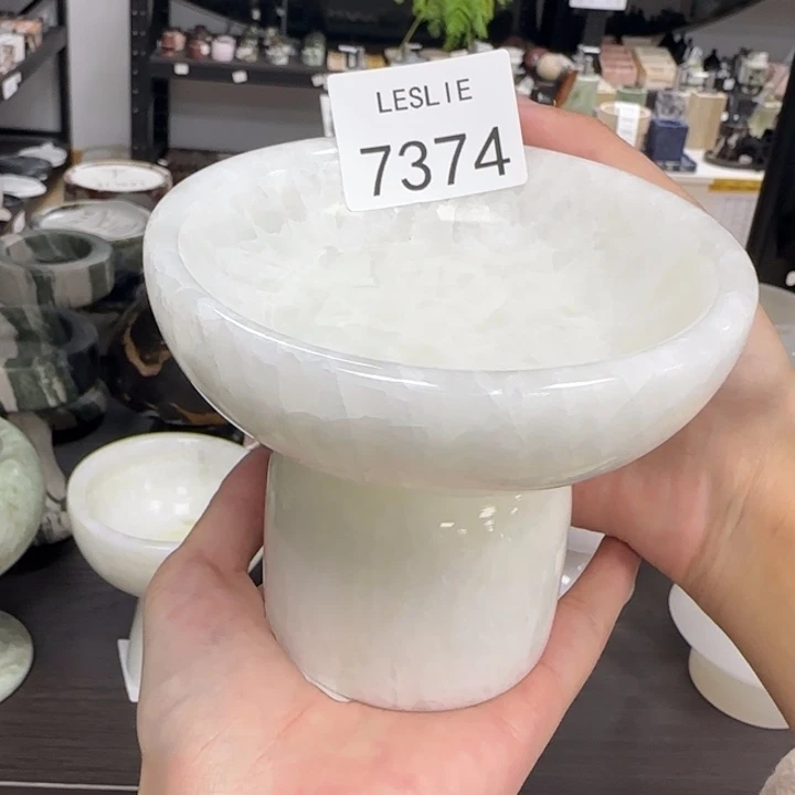 X374.            福利。