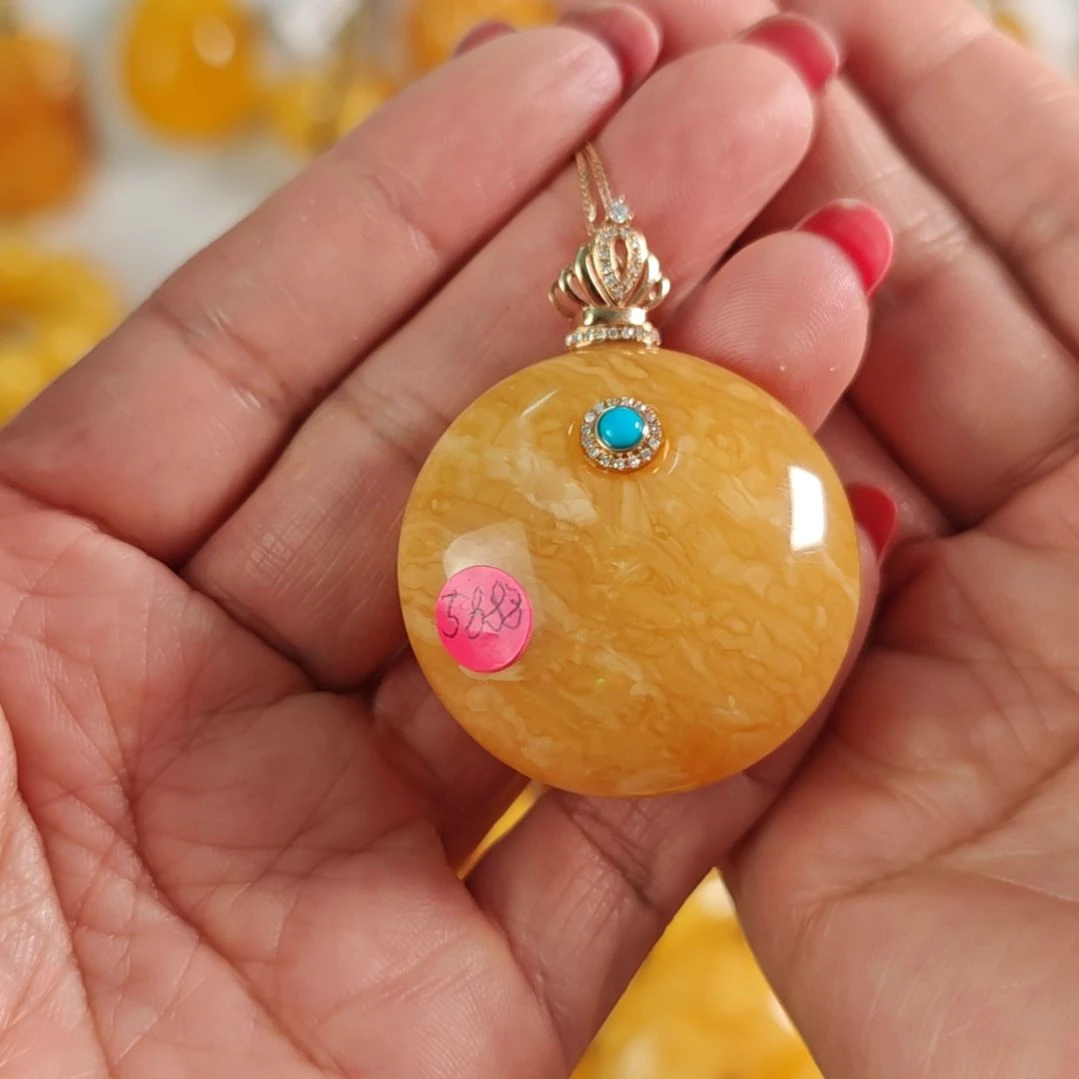 蜜蜡吊坠(赠链)18K金镶嵌