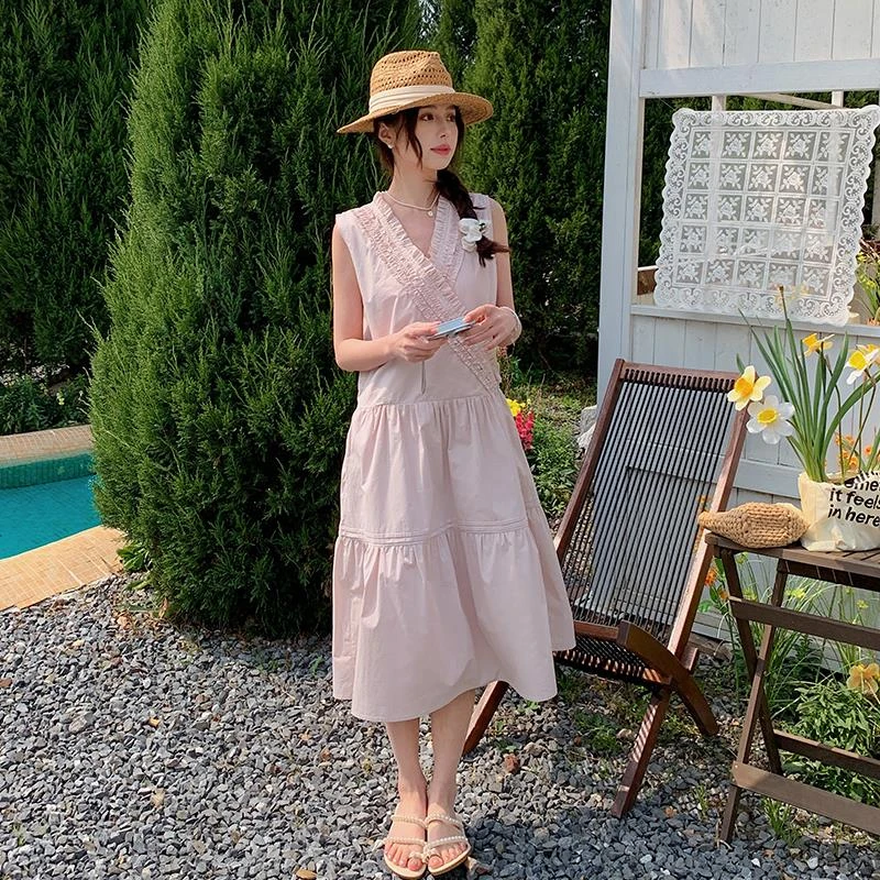 淡粉色中长款木耳边V领连衣裙女2025夏季新款法式显瘦无袖背心裙