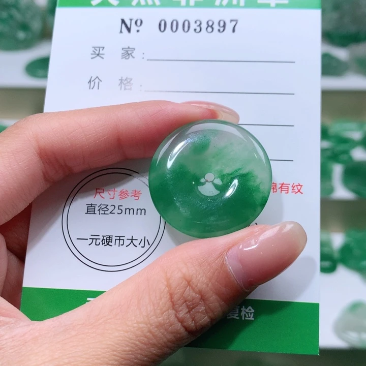 颈饰未镶嵌石英质玉