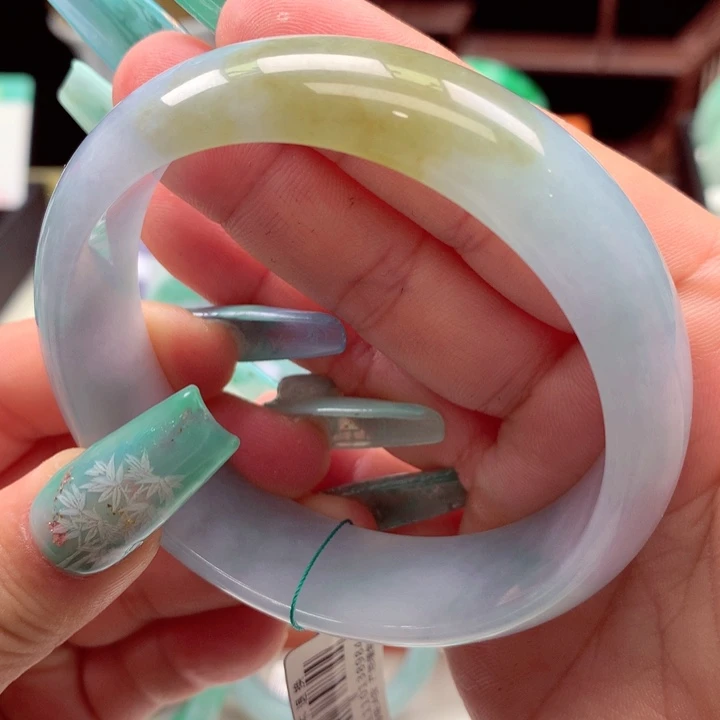 翡翠手镯未镶嵌61.7圈口