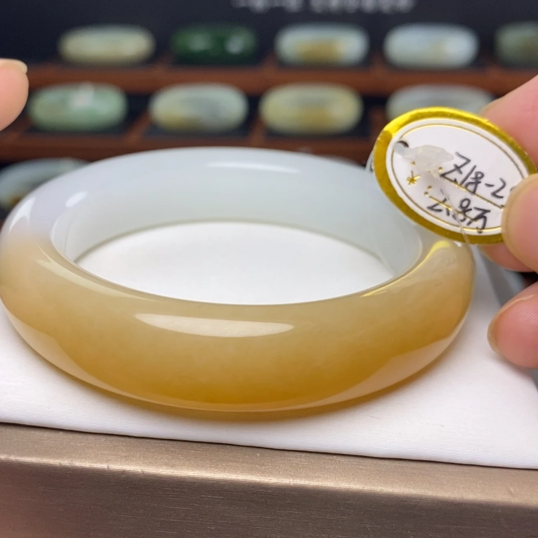 和田玉（糖玉）未镶嵌手镯