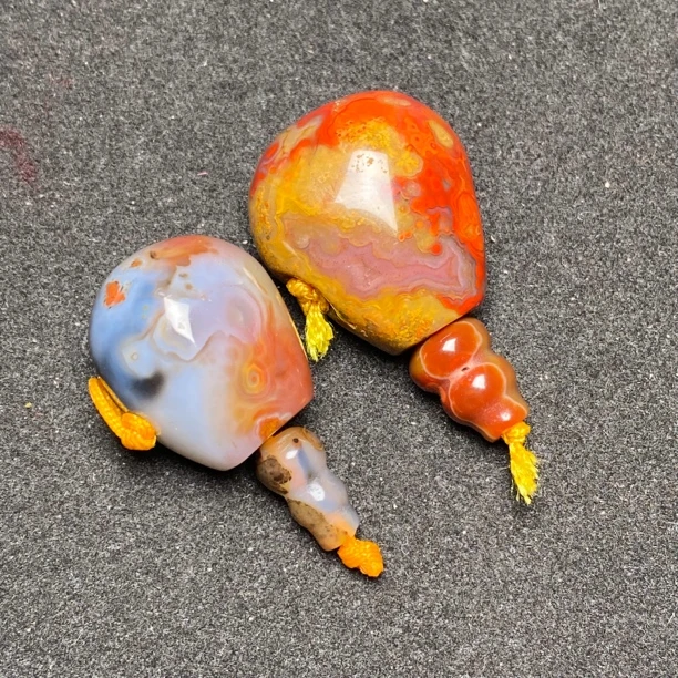 天然战国红玛瑙红黄艳色三通佛头配饰随机发货p27