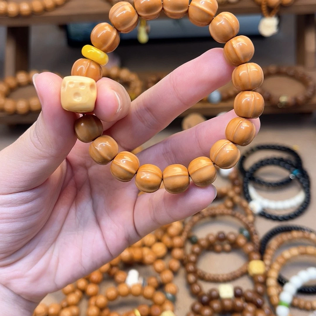 猴头核桃手串?****?搭配奶酪