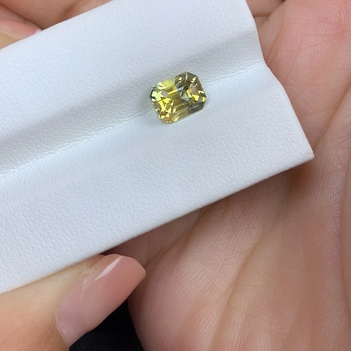 蓝宝石裸石未镶嵌2.02ct无烧黄蓝宝