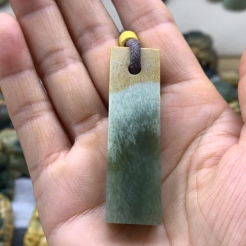 【闪购商品】未镶嵌岫岩河磨玉（透闪石质玉）挂件