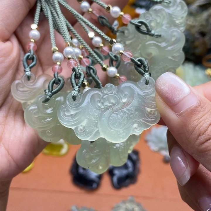 蛇纹石玉合金吊坠