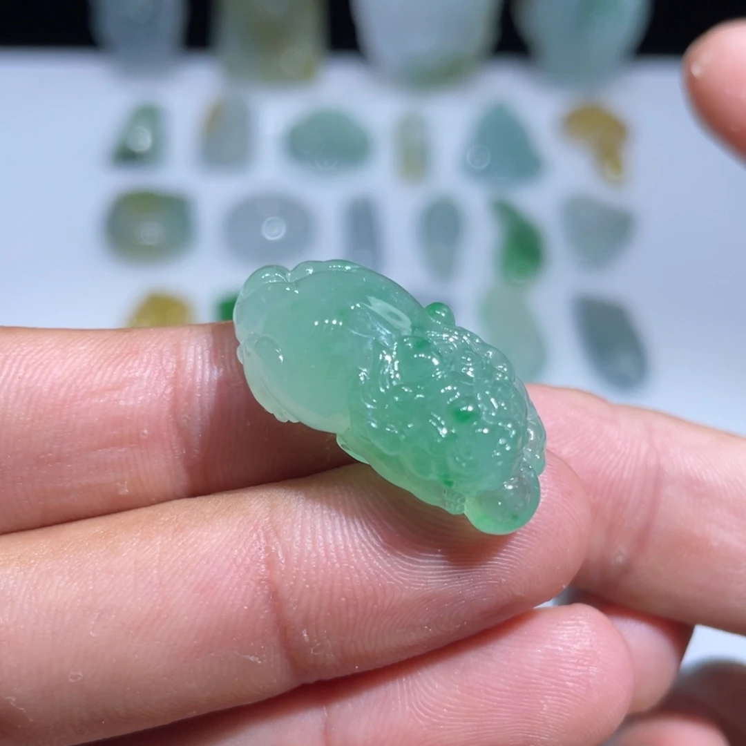 颈饰未镶嵌翡翠貔貅