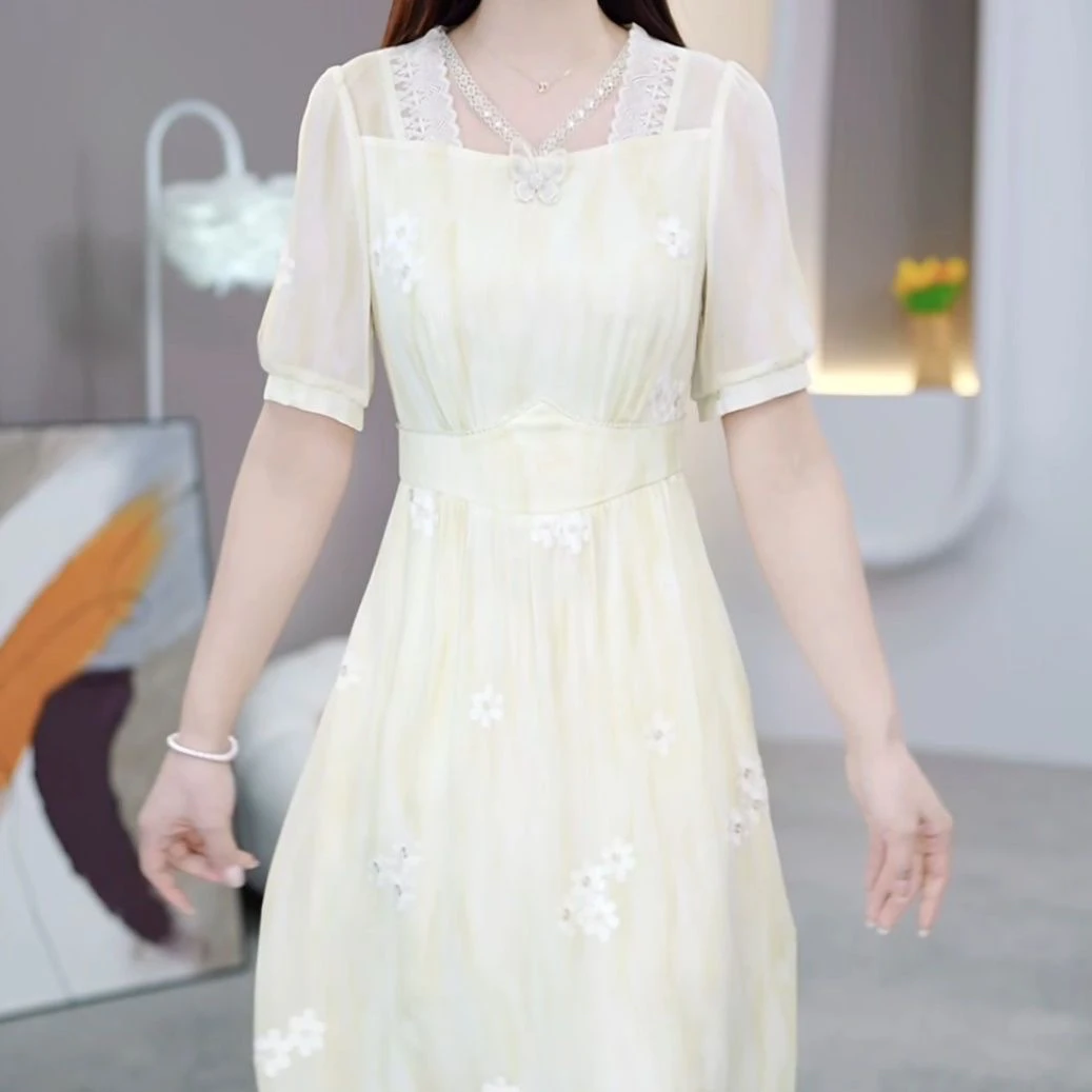 A639轻羽丝绣花连衣裙2025夏季新款简约气质清新收腰显瘦礼服裙子