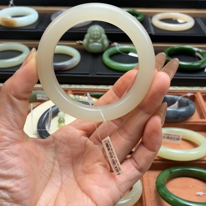 和田玉未镶嵌手镯