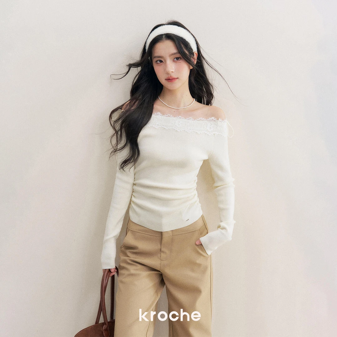 Kroche 25aw 浪漫邂逅 羊毛混纺 蕾丝拼接抽褶一字领长袖针织衫