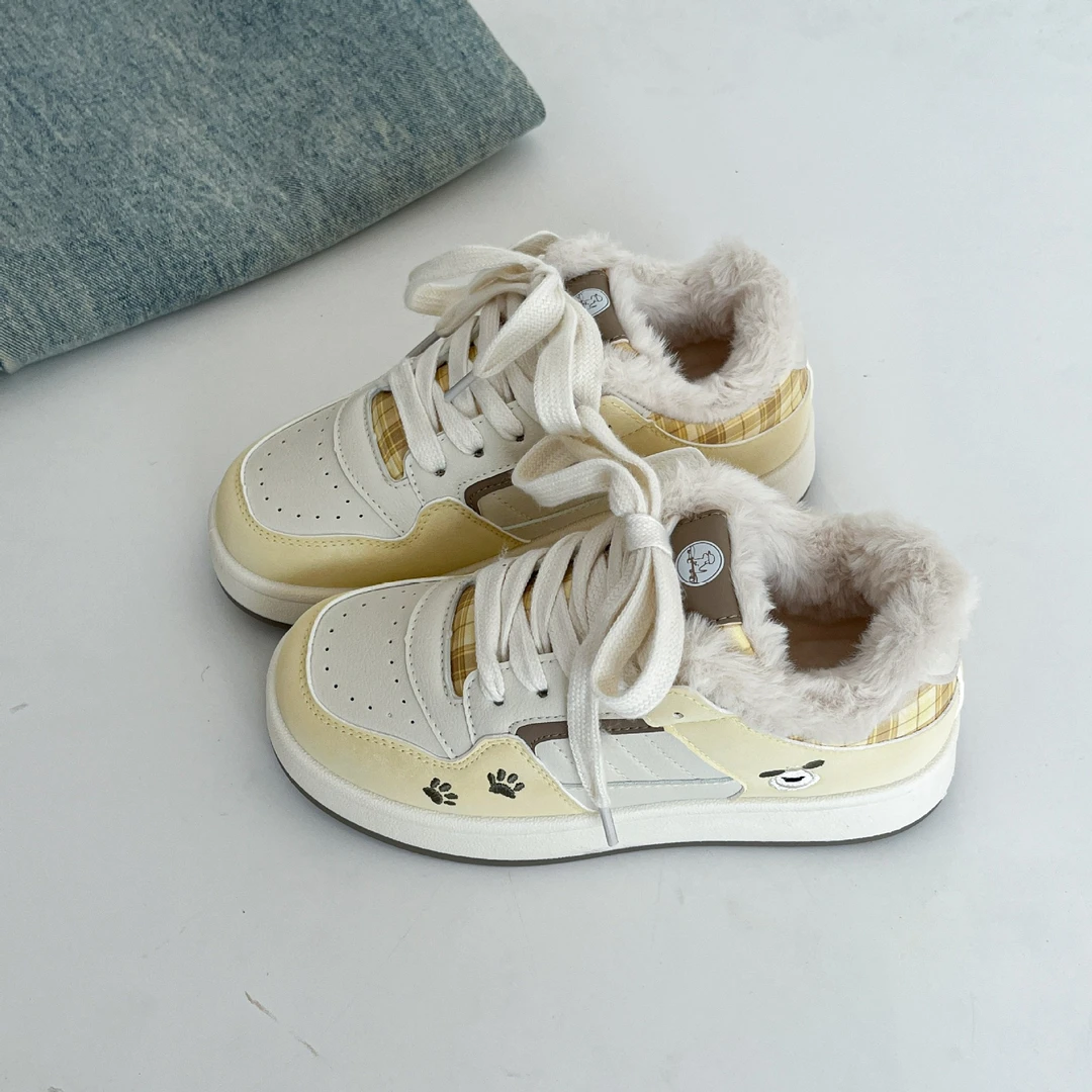 黄棕厚底加绒卡通板鞋女2025冬季新款软底舒适小狗图案百搭小白鞋