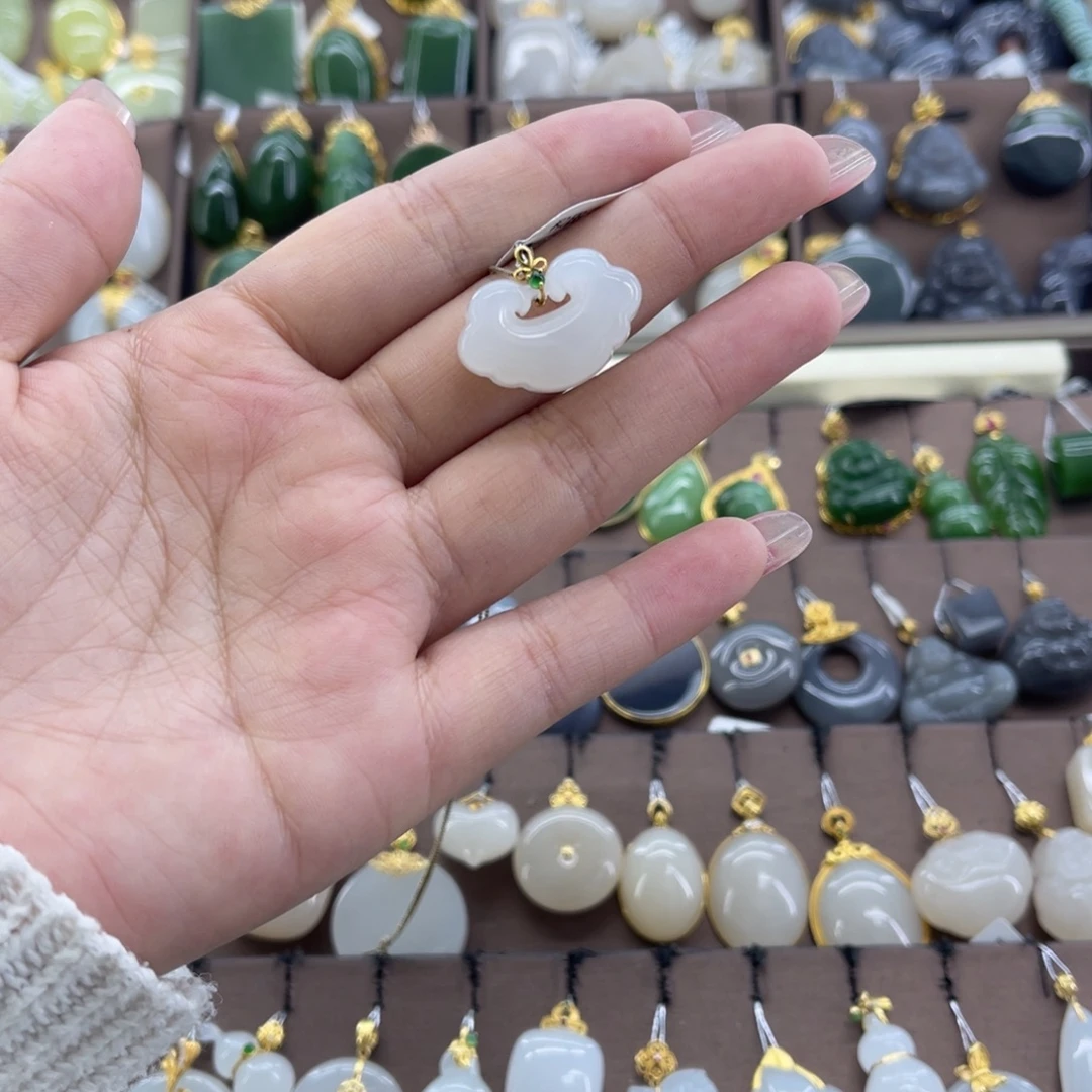 和田玉18K金镶嵌吊坠(赠链)