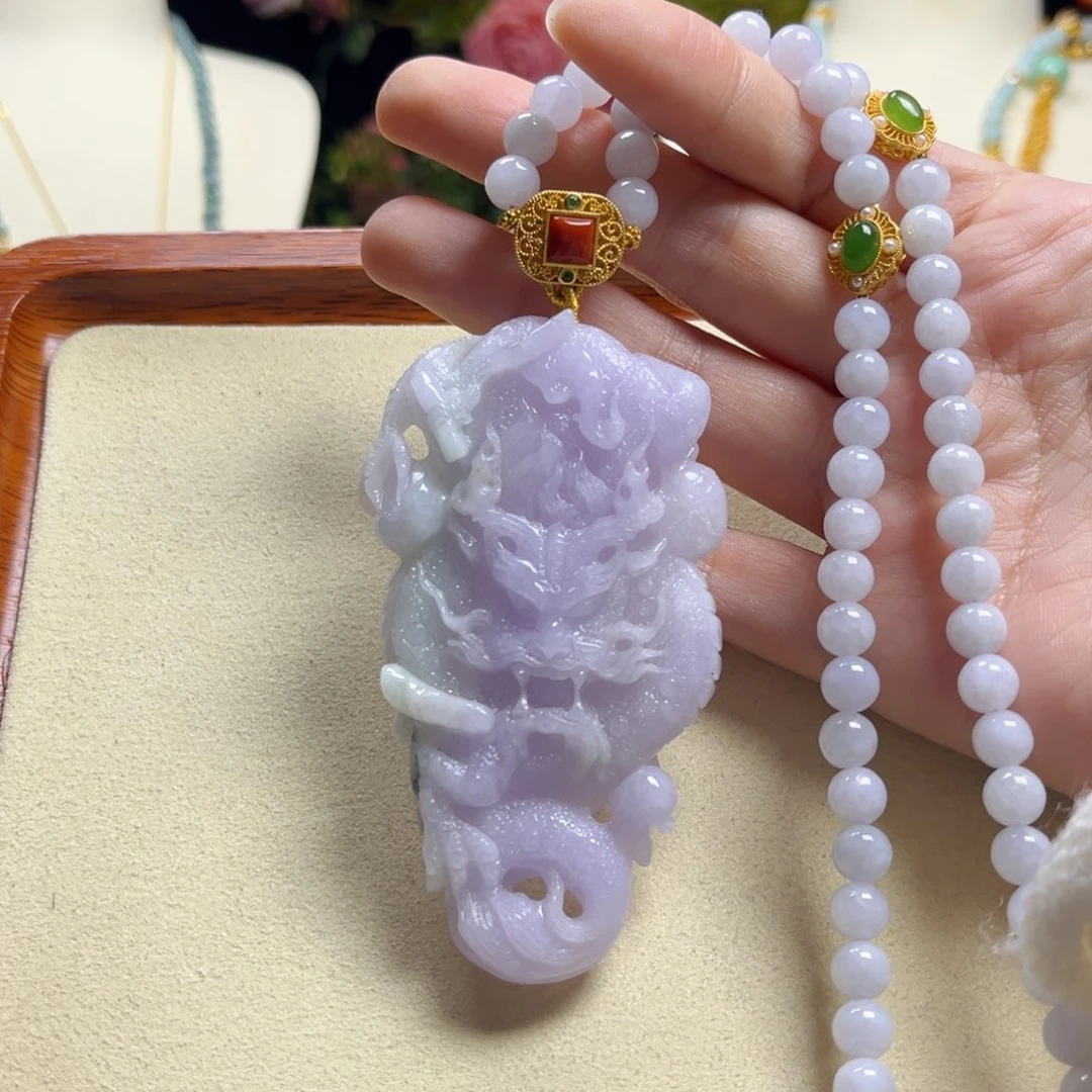 翡翠颈饰未镶嵌龙牌