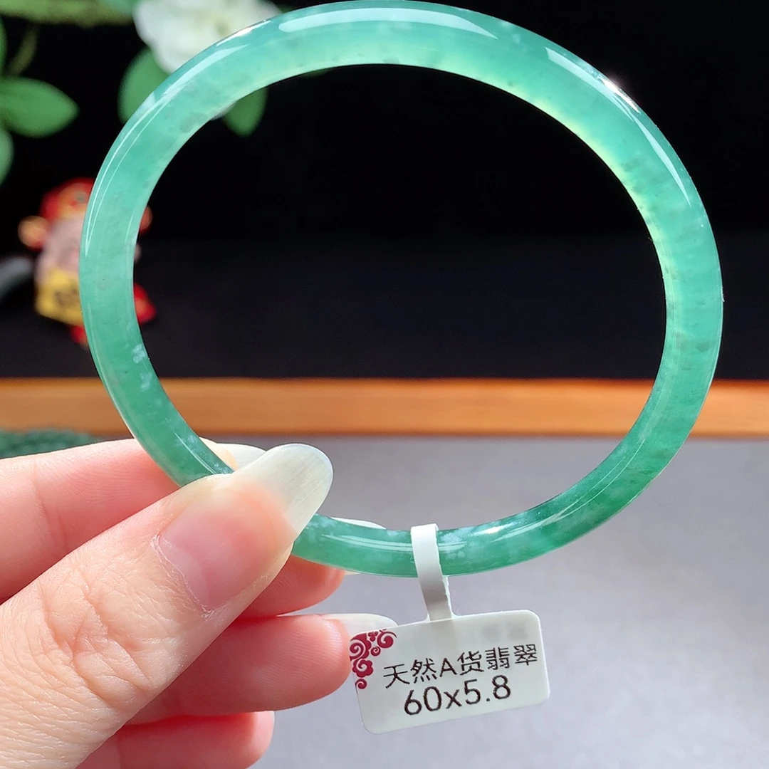 未镶嵌手镯（圆镯）翡翠