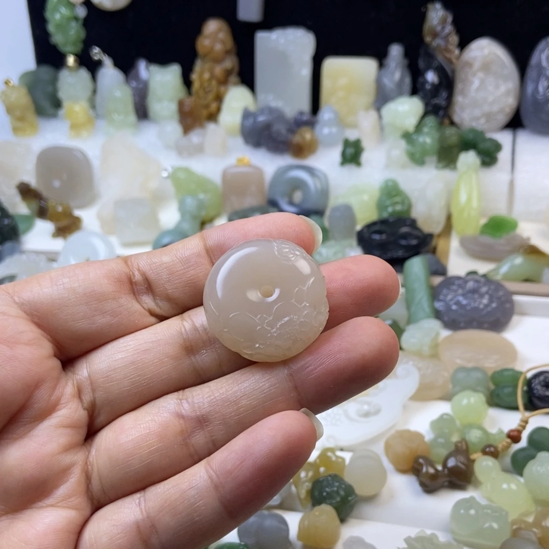 和田玉未镶嵌颈饰