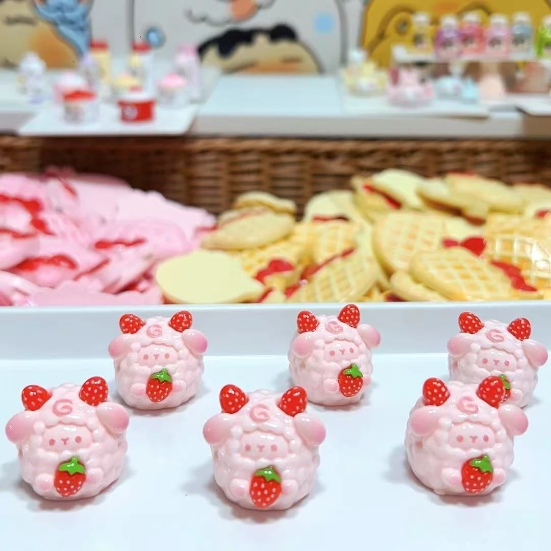 【师姐毒家定制】立体草莓羊（粉色+红草莓）树脂手工diy饰品