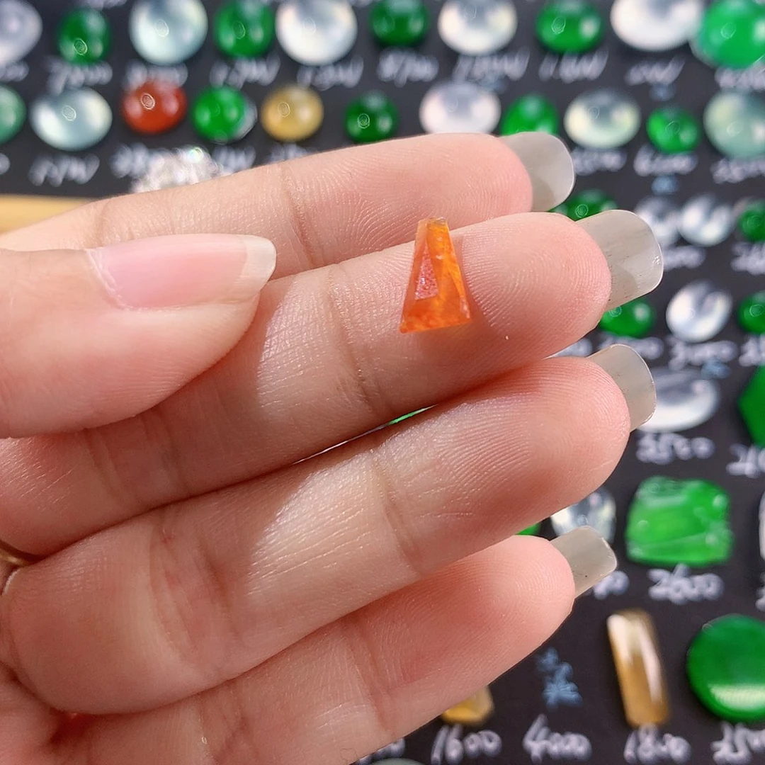 【闪购商品】翡翠颈饰未镶嵌切割