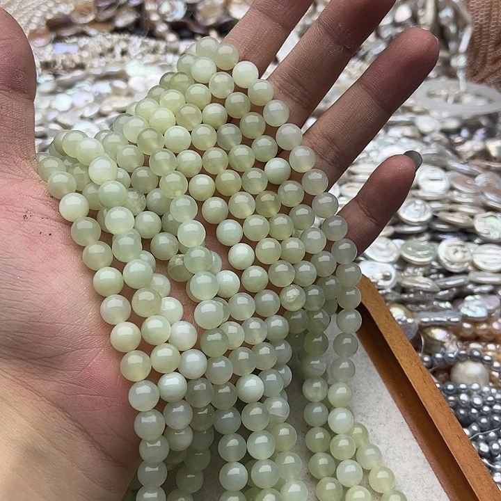 玛瑙/玉髓未镶嵌珠宝半成品一条8mm左右岫玉几颗有瑕