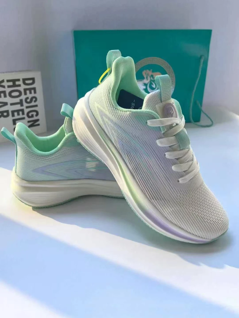 断码清仓户外运动鞋200-400