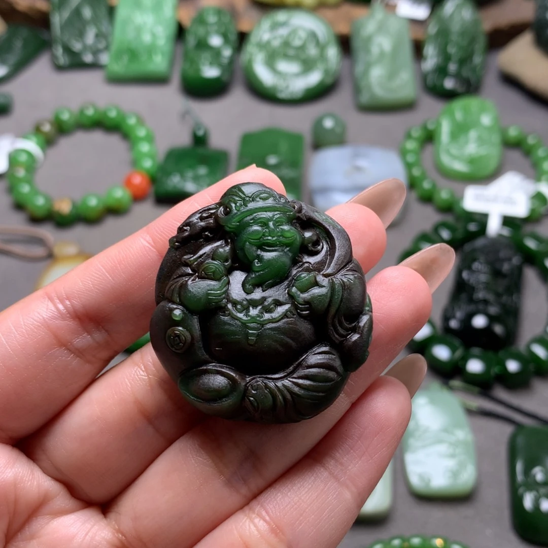 呜***啦和田玉未镶嵌颈饰