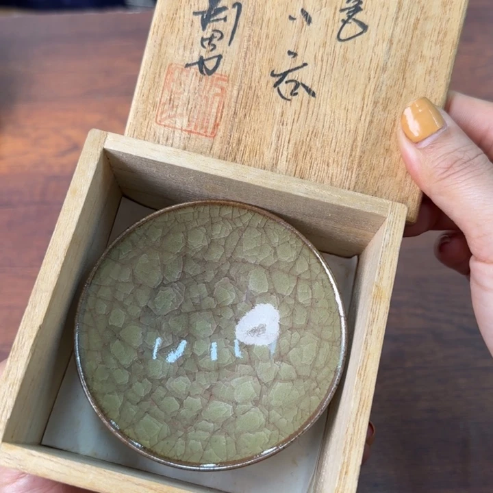 一个陶瓷物件哈哈哈哈