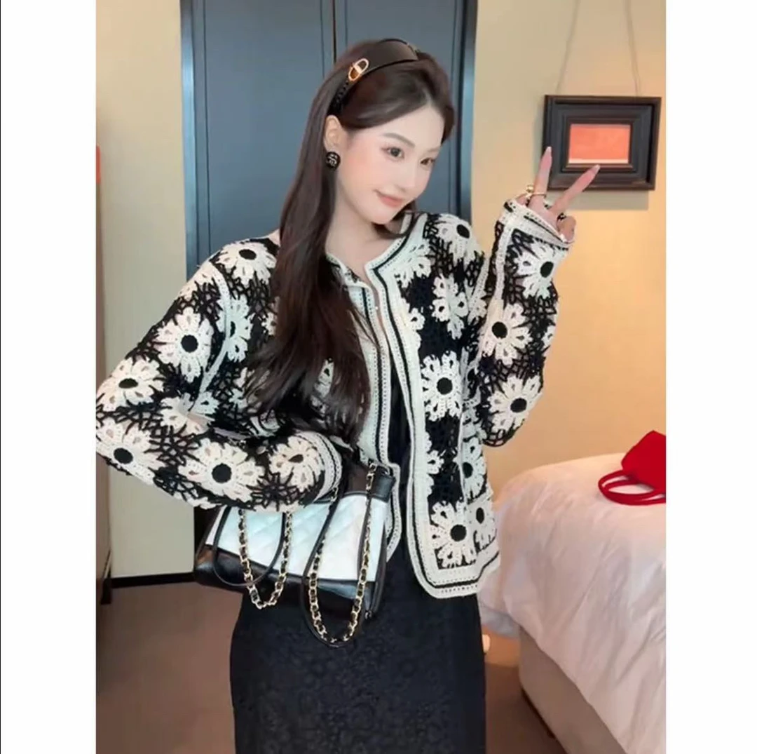 法式钩花复古气质长袖罩衫女秋外搭设计感镂空宽松显瘦上衣3183