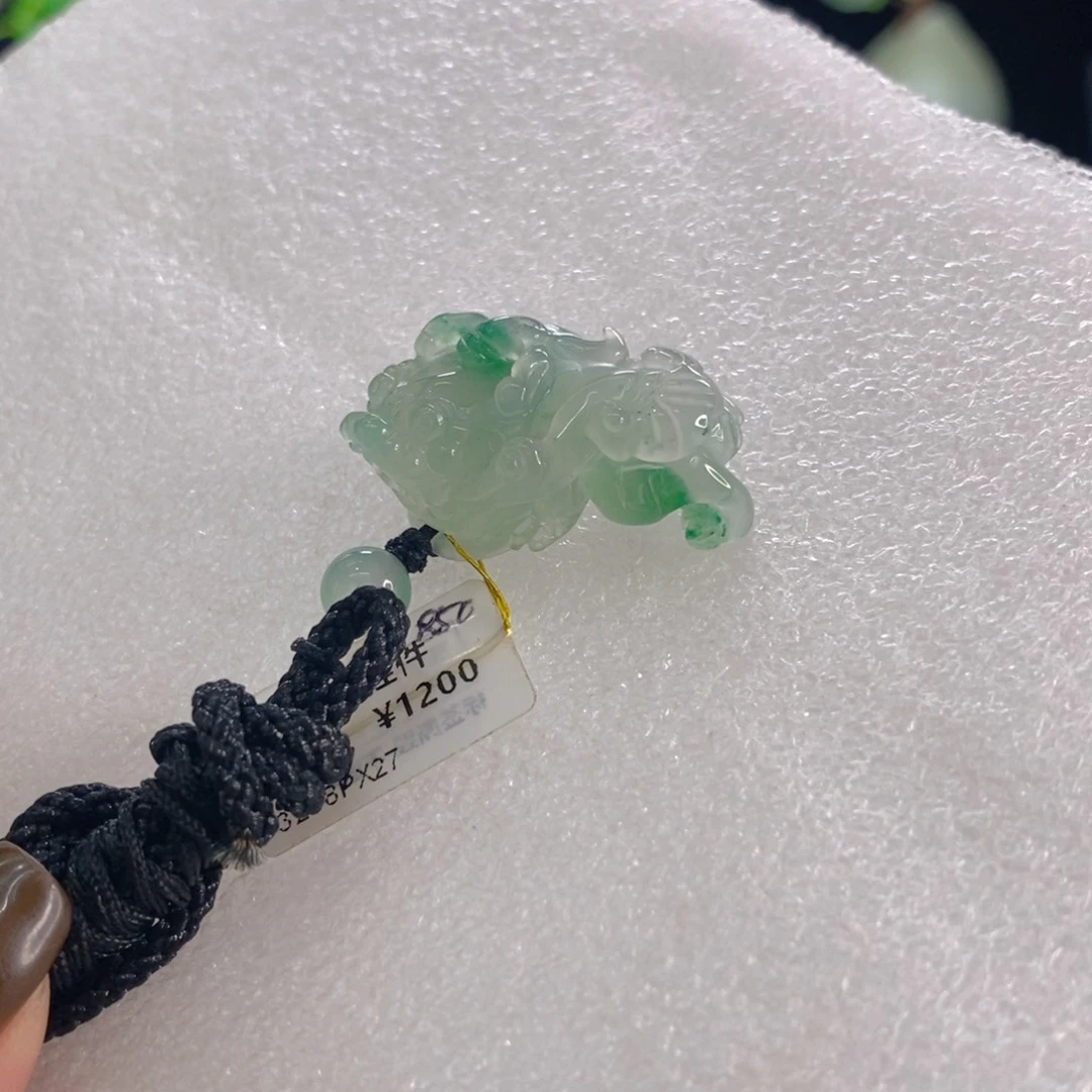 石英质玉未镶嵌颈饰