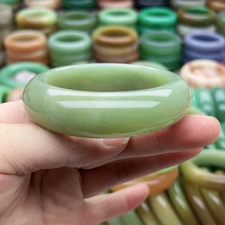 未镶嵌手镯（圆镯）石英质玉