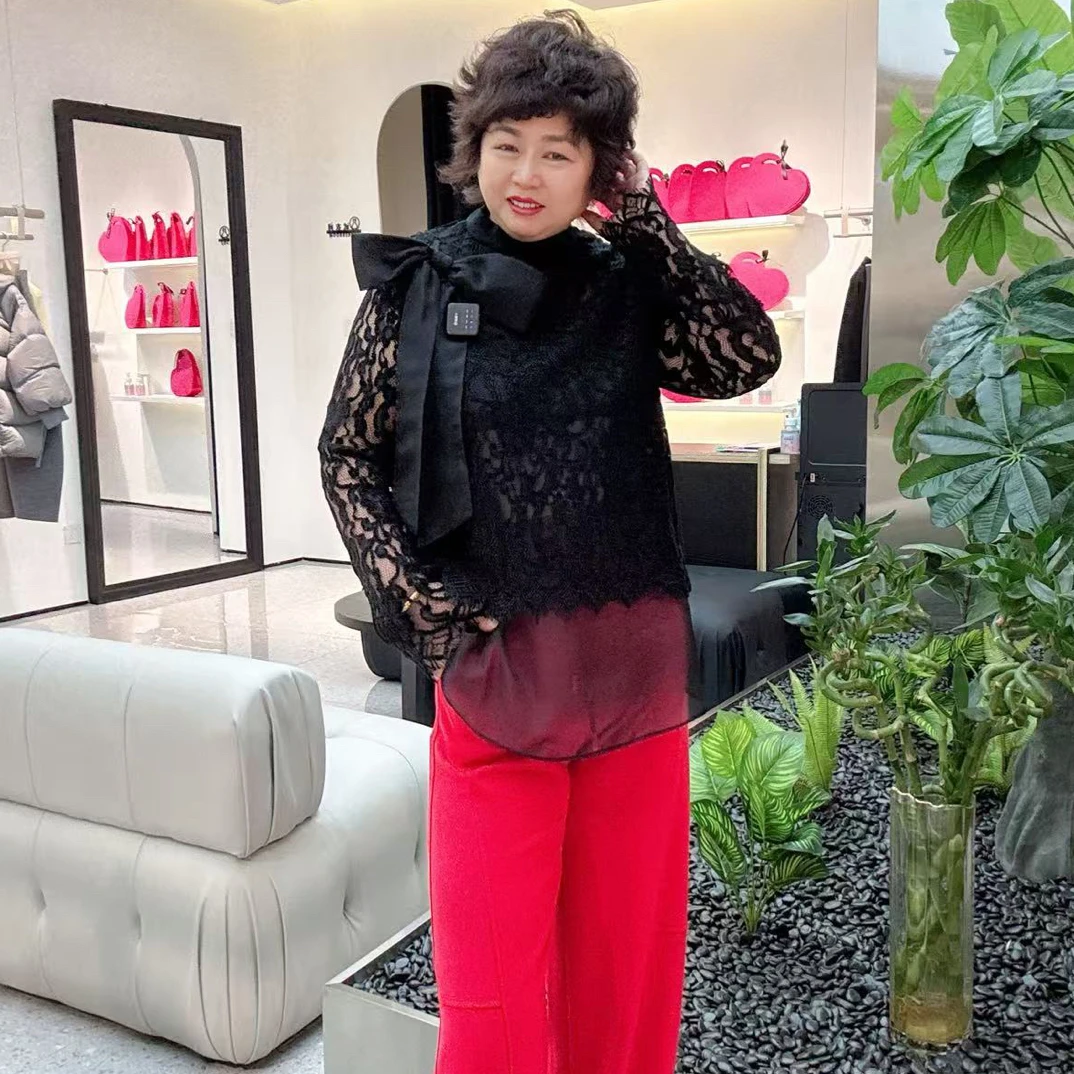 艾迪儿26春季新款女百搭新品圆领蕾丝长袖套头衫24024